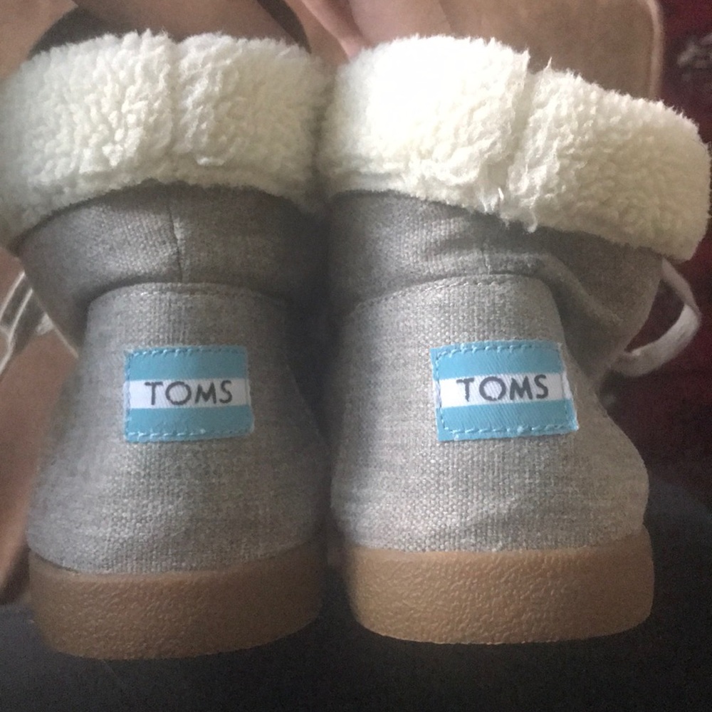 Toms Shoes